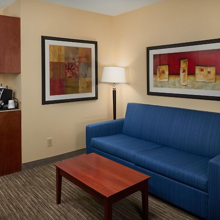 Holiday Inn Express Hotel & Suites Anniston/Oxford By Ihg Exterior photo