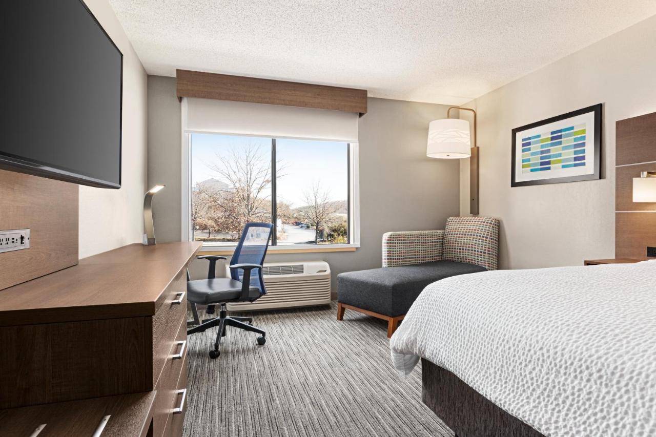 Holiday Inn Express Hotel & Suites Anniston/Oxford By Ihg Exterior photo