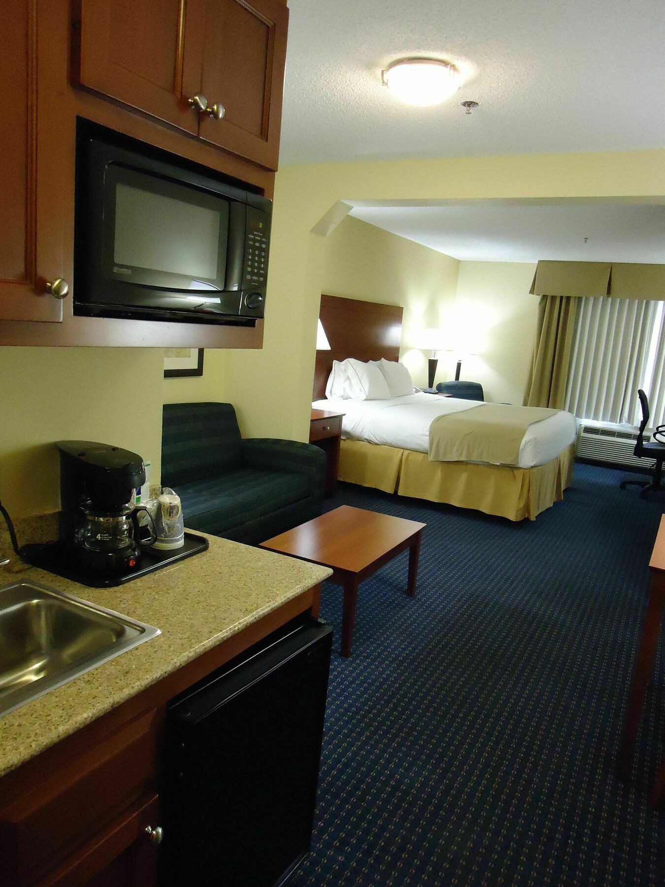 Holiday Inn Express Hotel & Suites Anniston/Oxford By Ihg Exterior photo