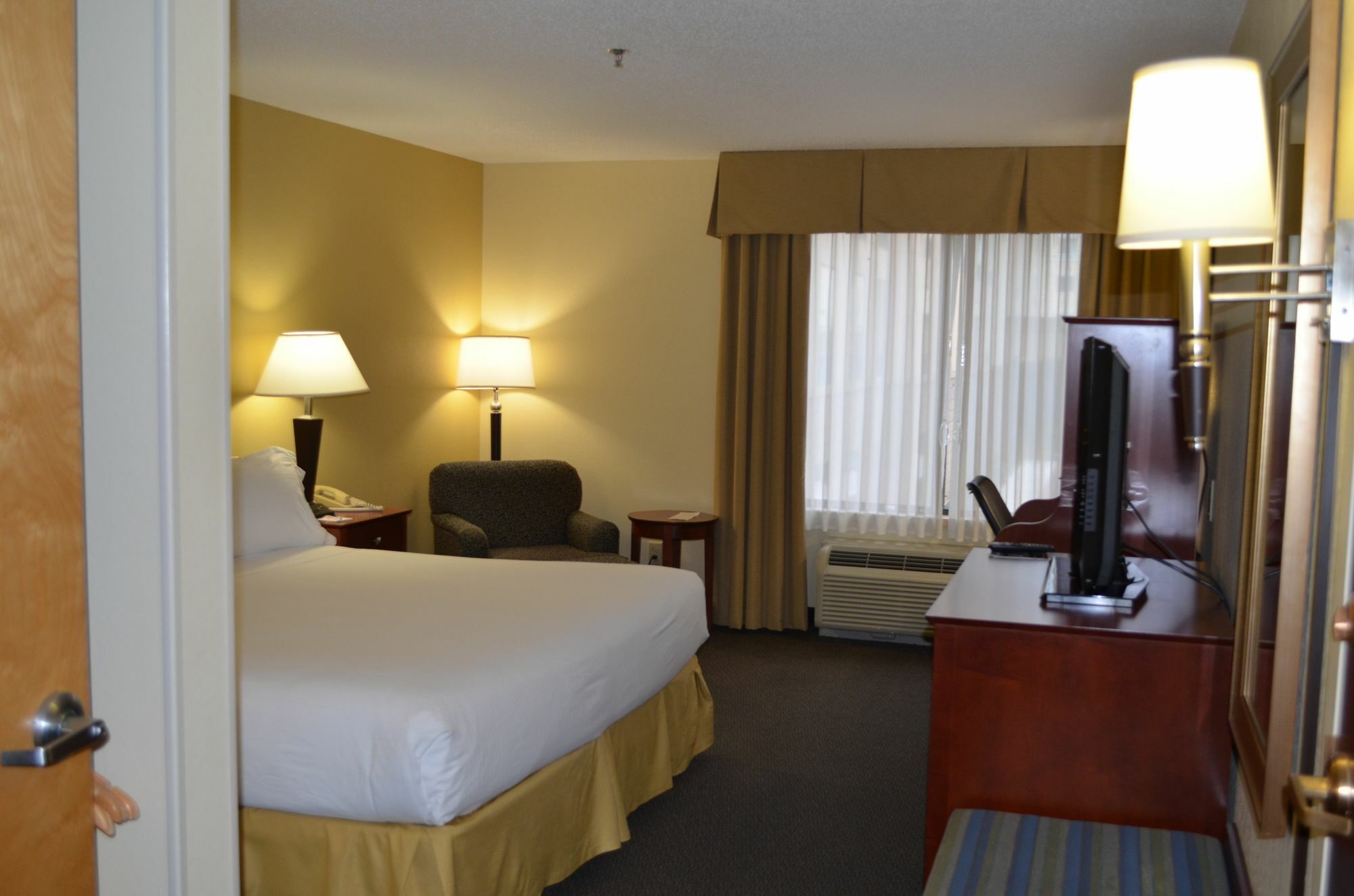 Holiday Inn Express Hotel & Suites Anniston/Oxford By Ihg Exterior photo